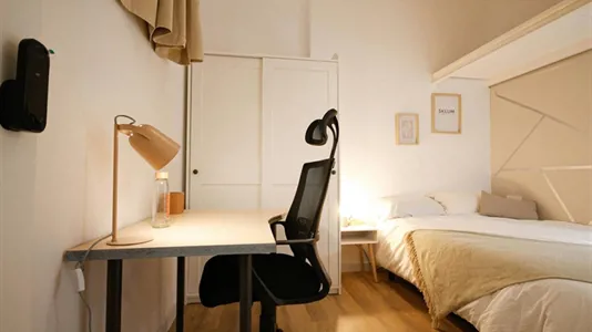 Rooms in Barcelona Ciutat Vella - photo 3