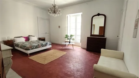 Apartments in Nîmes - photo 1