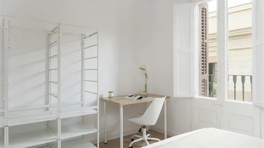 Rooms in Barcelona Ciutat Vella - photo 3