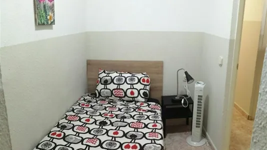 Rooms in Barcelona Ciutat Vella - photo 9