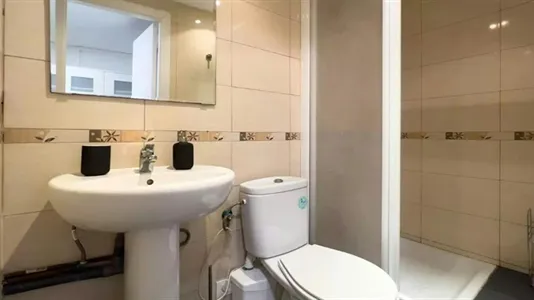 Rooms in Barcelona Ciutat Vella - photo 9
