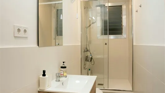 Rooms in Barcelona Eixample - photo 10