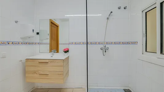 Rooms in Barcelona Eixample - photo 8