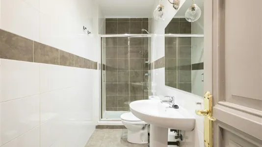 Rooms in Madrid Centro - photo 5