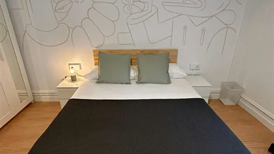 Rooms in Barcelona Ciutat Vella - photo 2