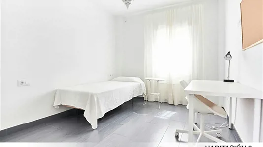 Rooms in Bami - photo 1