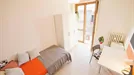 Room for rent, Lecco, Lombardia, Via Salvatore Sassi