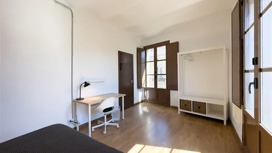 Rooms in Barcelona Ciutat Vella - photo 2