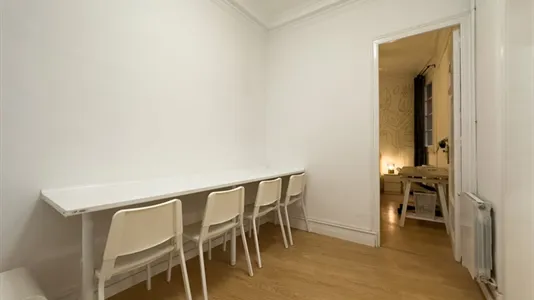 Rooms in Barcelona Ciutat Vella - photo 5