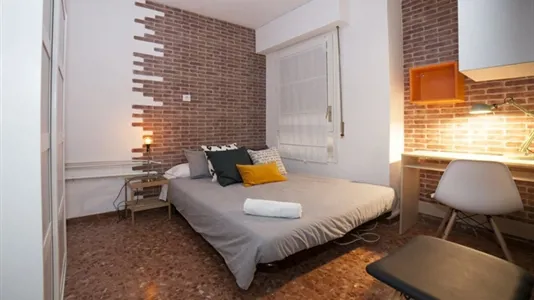 Rooms in Barcelona Eixample - photo 2