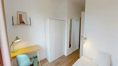 Room for rent in Boulogne-Billancourt, Île-de-France