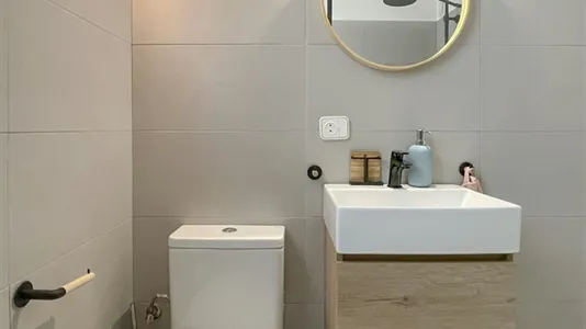 Rooms in Barcelona Eixample - photo 10