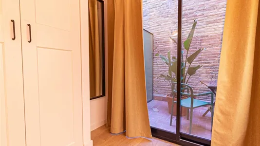 Rooms in Barcelona Sants-Montjuïc - photo 3