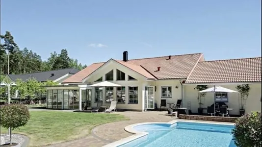 Houses in Hallstahammar - photo 1