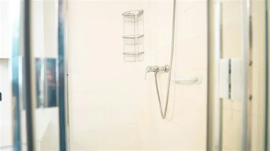 Rooms in Barcelona Eixample - photo 9