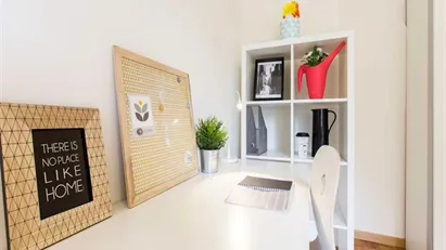 Room for rent in Milano Zona 6 - Barona, Lorenteggio, Milan