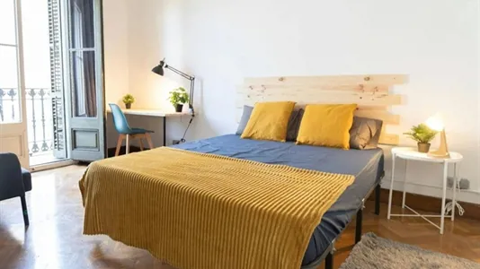 Rooms in Barcelona Eixample - photo 2