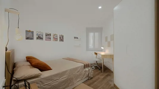 Rooms in Barcelona Eixample - photo 1