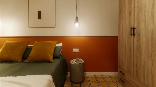 Rooms in Barcelona Ciutat Vella - photo 5