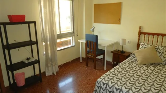 Rooms in Córdoba - photo 2