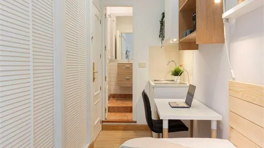 Rooms in Madrid Centro - photo 9