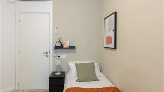 Rooms in Barcelona Eixample - photo 2