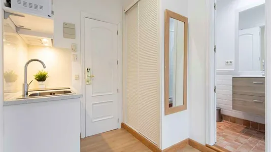 Rooms in Madrid Centro - photo 10