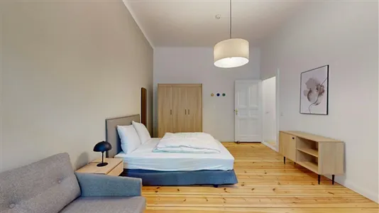 Apartments in Berlin Neukölln - photo 2