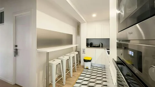 Rooms in Barcelona Ciutat Vella - photo 8
