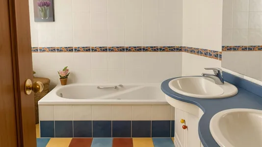 Rooms in Cúllar Vega - photo 2