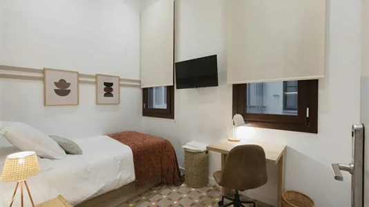 Rooms in Barcelona Ciutat Vella - photo 2