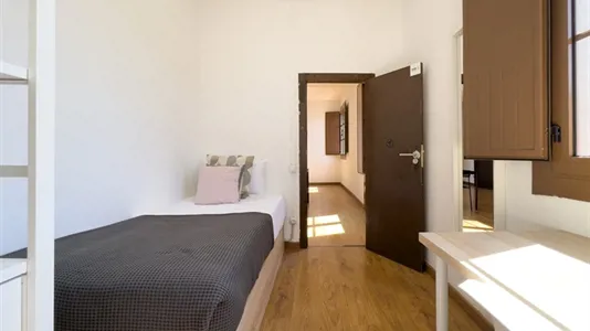 Rooms in Barcelona Ciutat Vella - photo 2