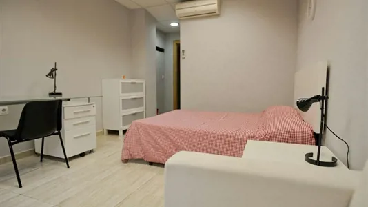 Rooms in Valencia Ciutat Vella - photo 2