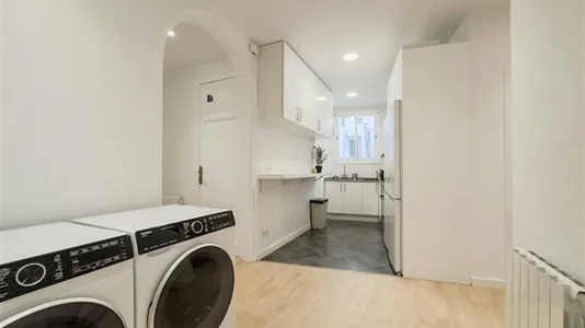 Rooms in Barcelona Ciutat Vella - photo 10