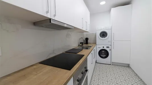 Rooms in Barcelona Sants-Montjuïc - photo 9