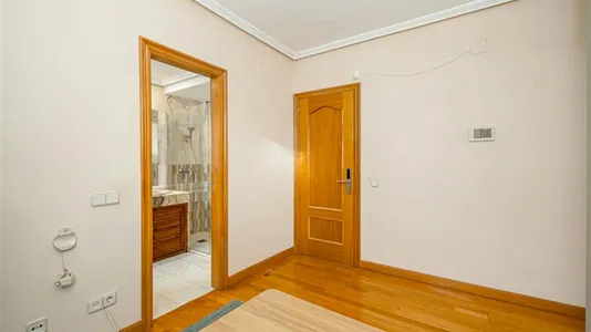 Rooms in Madrid Hortaleza - photo 9