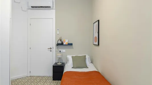 Rooms in Barcelona Eixample - photo 2