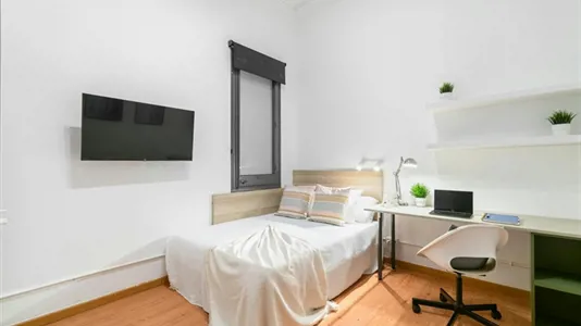 Rooms in Barcelona Ciutat Vella - photo 3