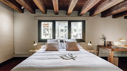 Rooms in Barcelona Eixample - photo 2