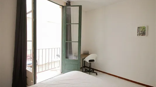 Rooms in Barcelona Ciutat Vella - photo 9