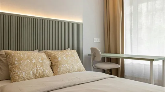 Rooms in Barcelona Eixample - photo 2