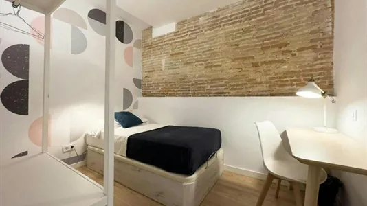 Rooms in Barcelona Ciutat Vella - photo 3