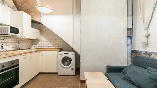 Apartments in Barcelona Ciutat Vella - photo 4