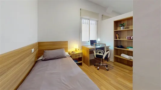 Rooms in Málaga - photo 1