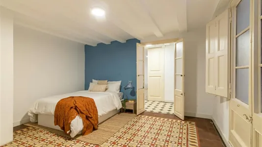 Rooms in Barcelona Ciutat Vella - photo 2