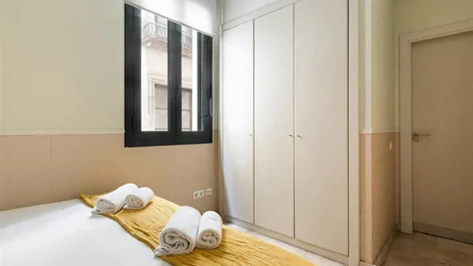 Rooms in Barcelona Ciutat Vella - photo 2