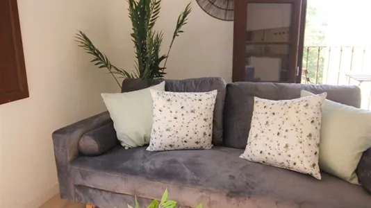 Rooms in Barcelona Ciutat Vella - photo 9