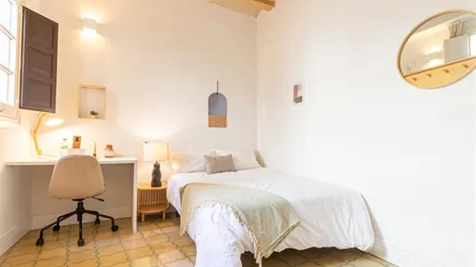 Rooms in Barcelona Ciutat Vella - photo 3