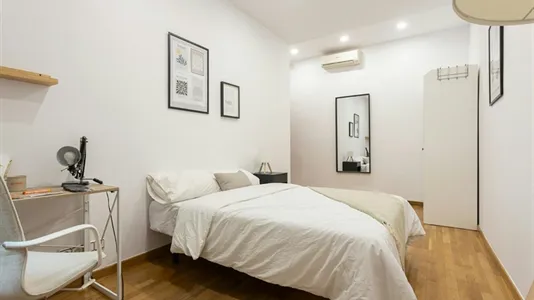 Rooms in Barcelona Ciutat Vella - photo 4