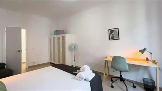 Rooms in Barcelona Ciutat Vella - photo 2